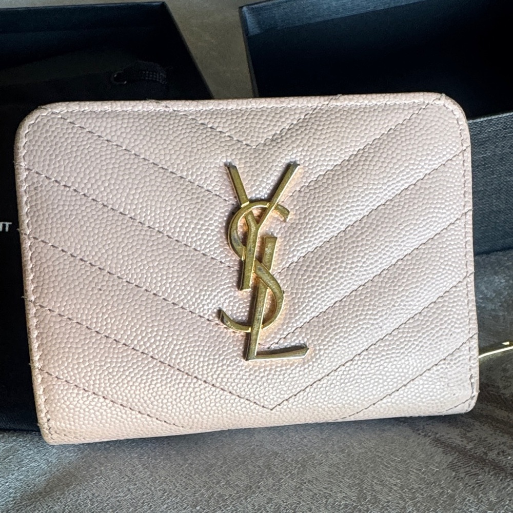 Yves Saint Laurent Zip around Wallet in poudre leather with Gold Logo